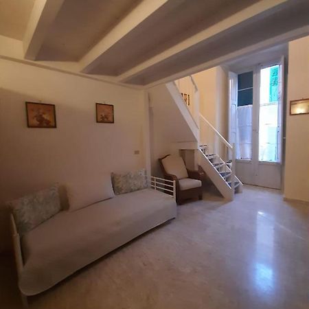 Holiday House Nel Cuore Di Bari Buitenkant foto