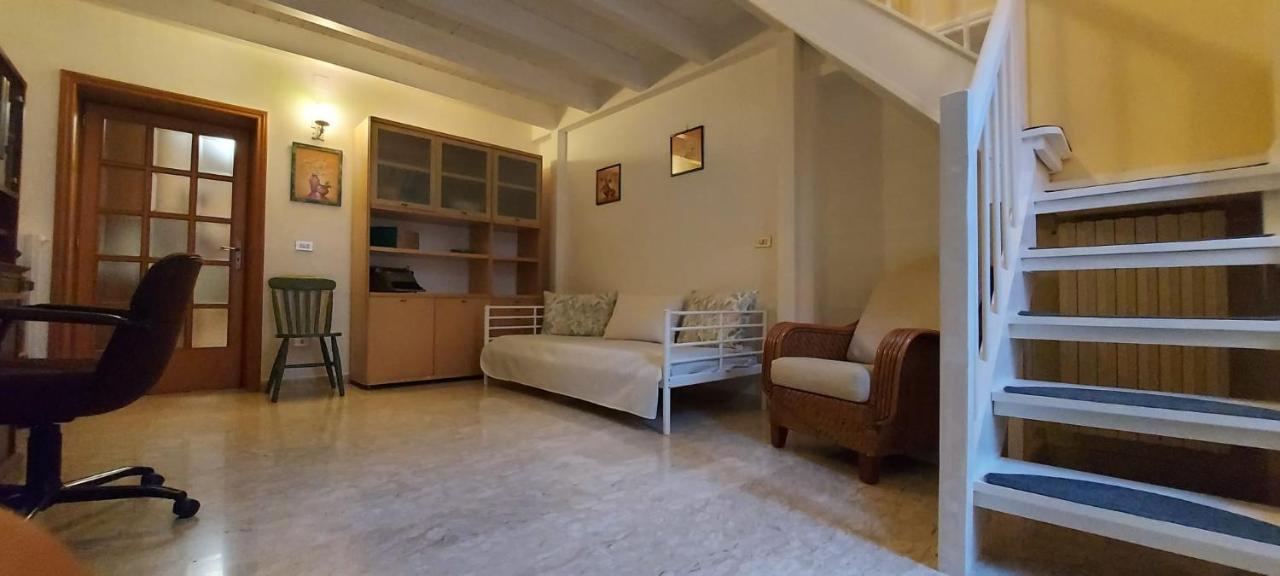 Holiday House Nel Cuore Di Bari Buitenkant foto