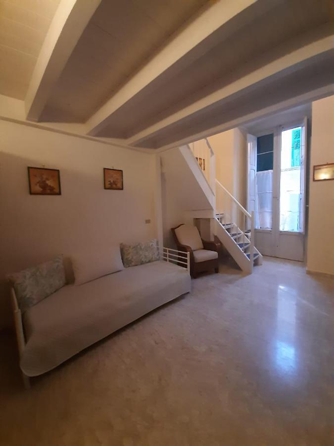 Holiday House Nel Cuore Di Bari Buitenkant foto