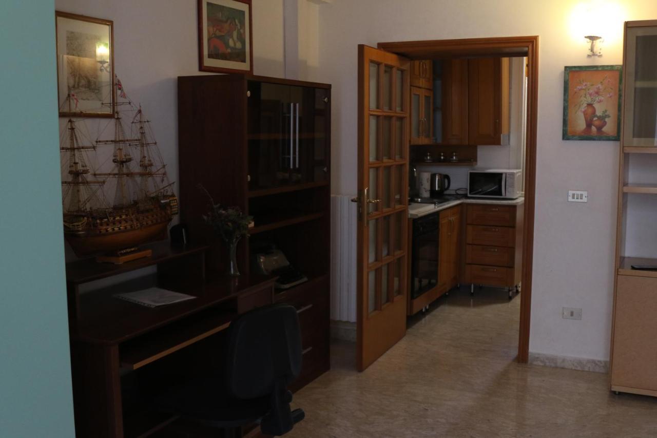 Holiday House Nel Cuore Di Bari Buitenkant foto