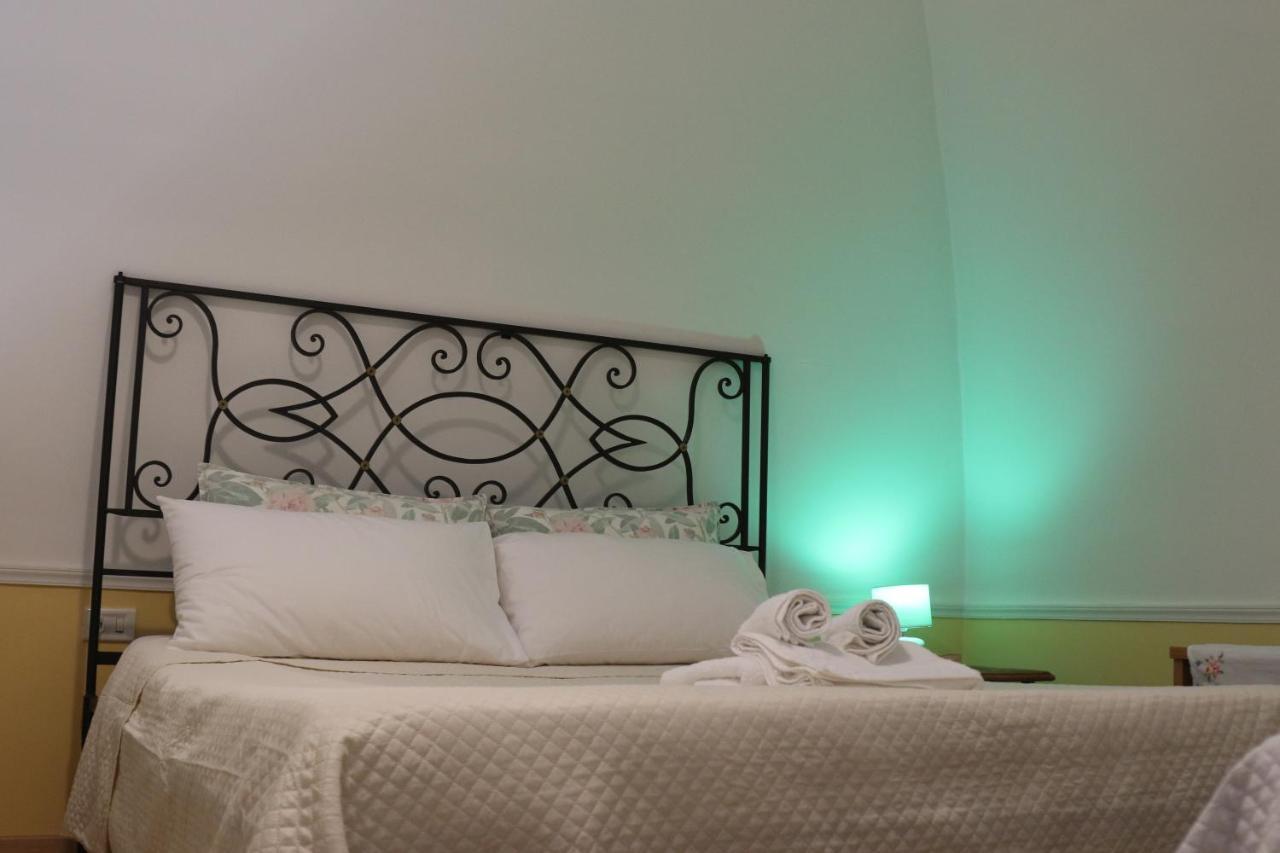 Holiday House Nel Cuore Di Bari Buitenkant foto