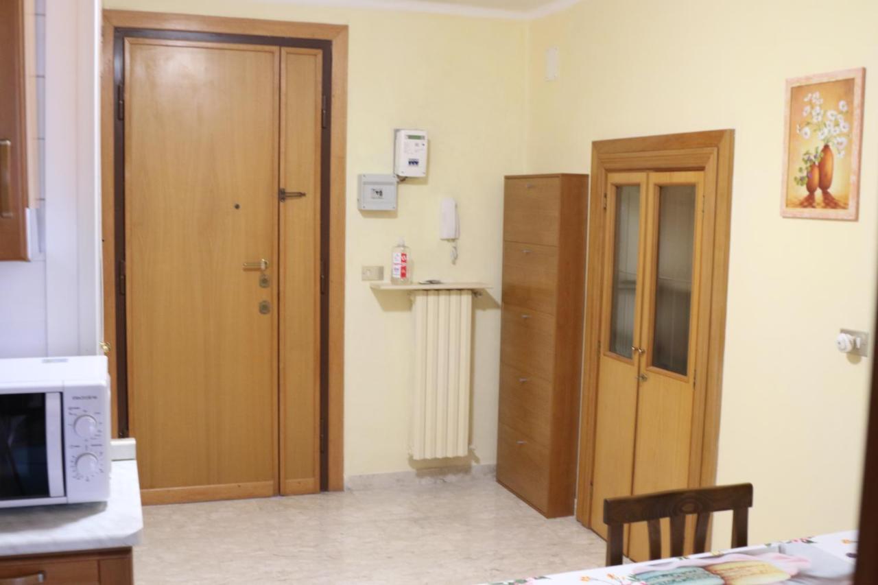 Holiday House Nel Cuore Di Bari Buitenkant foto